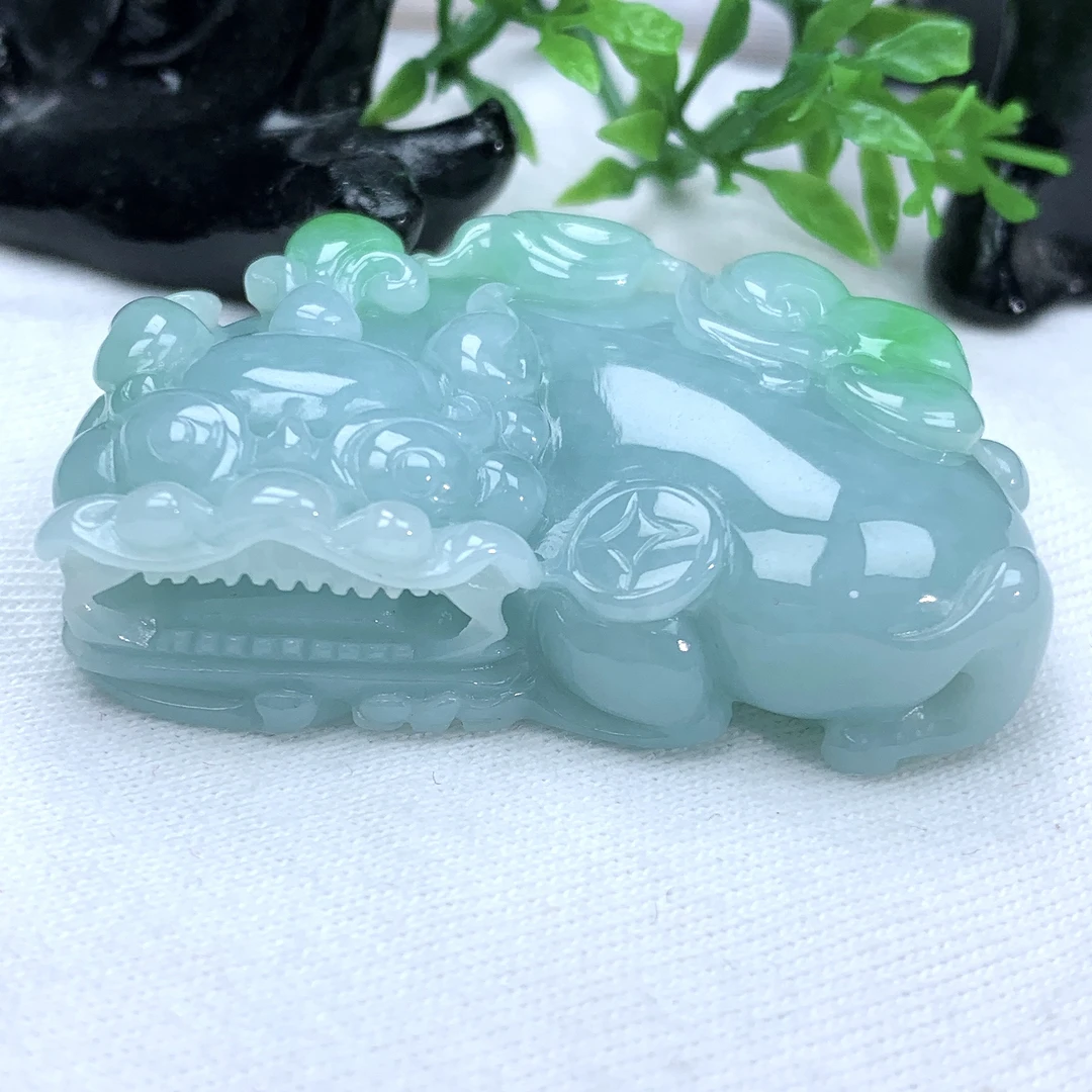 天然缅甸翡翠A货冰润飘绿霸王貔貅吊坠45.9−27.6−13mm