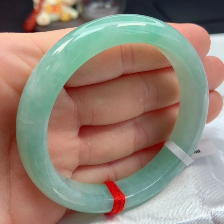 翡翠手镯未镶嵌53圈