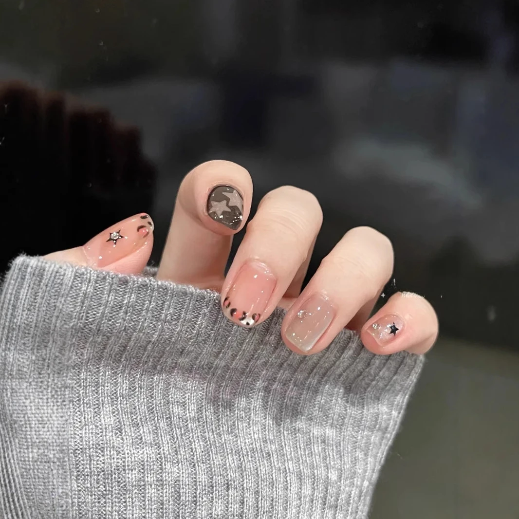 小众显白甜酷焦糖豹纹穿戴甲法式手绘ins风温柔简约高级美甲短甲