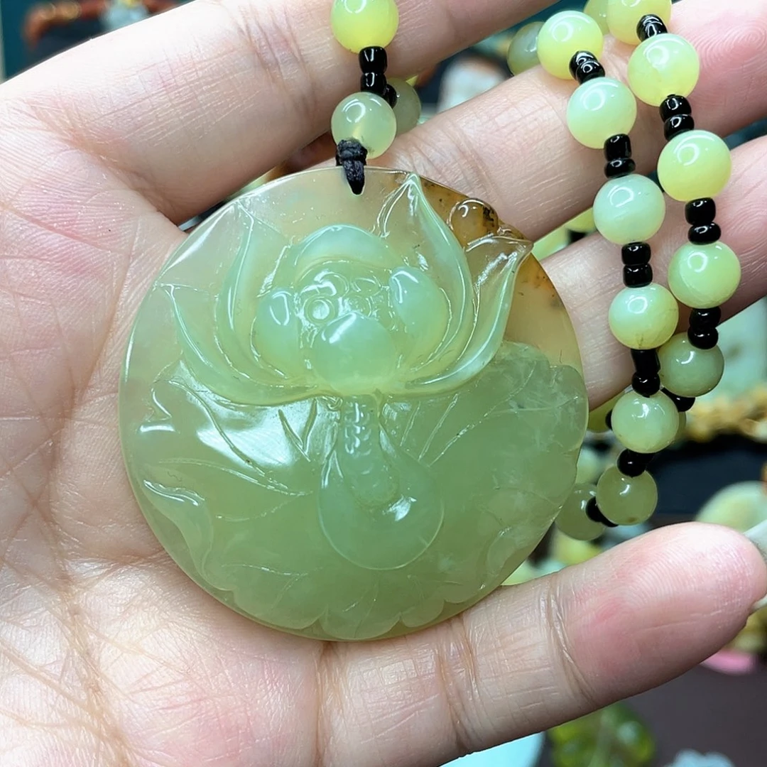 蛇纹石玉颈饰未镶嵌