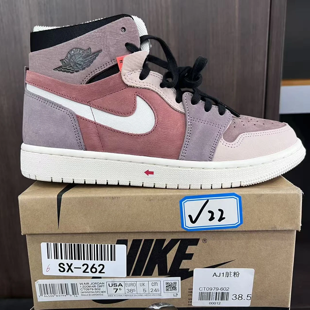 Nike AJ1脏粉高帮 38.5码 全新原盒 11月17 白