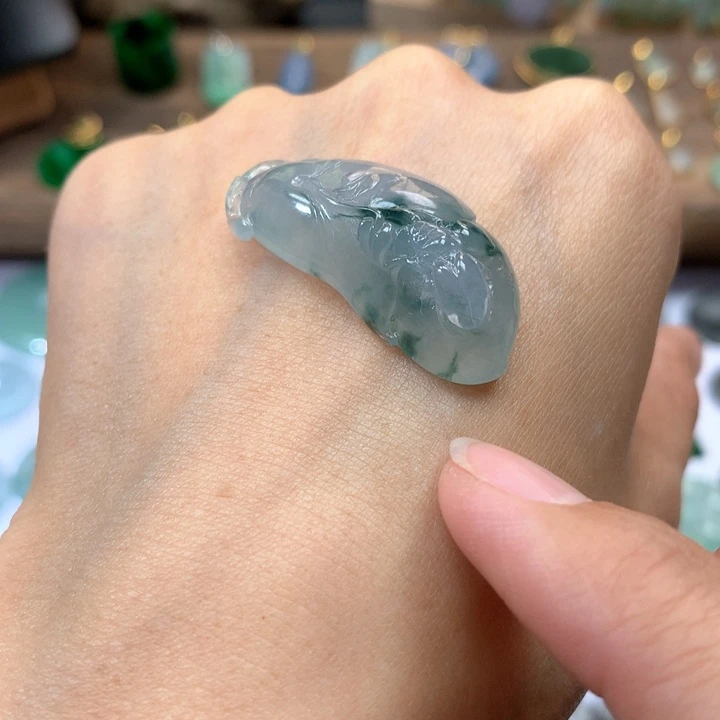 翡翠颈饰未镶嵌叶子