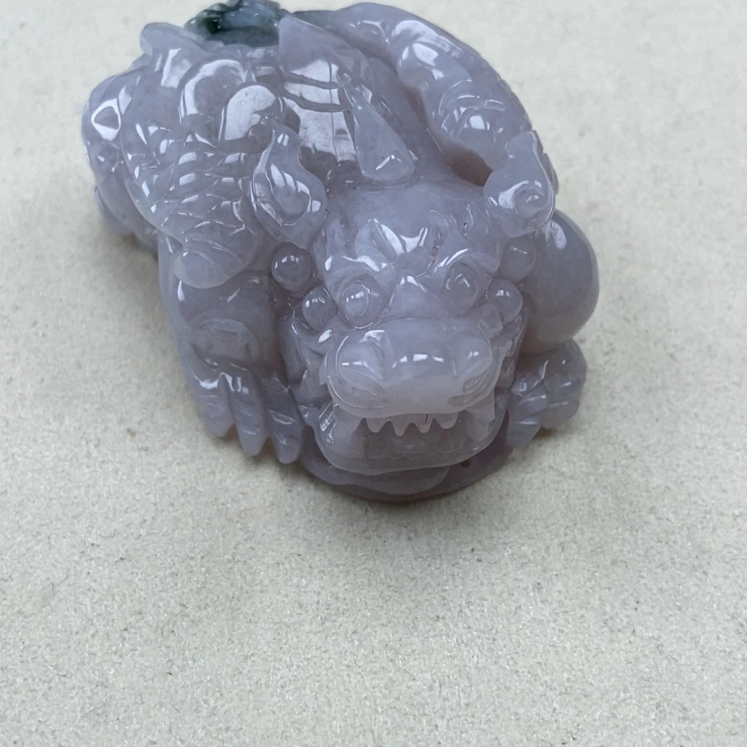 翡翠未镶嵌颈饰飞天貔貅手把件