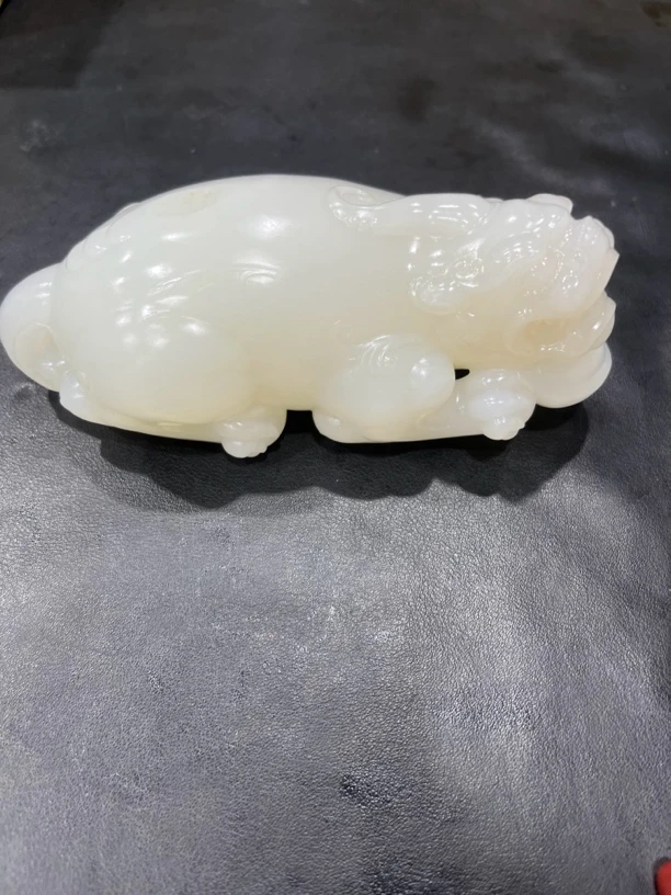 高端品质和田玉大貔貅手把件