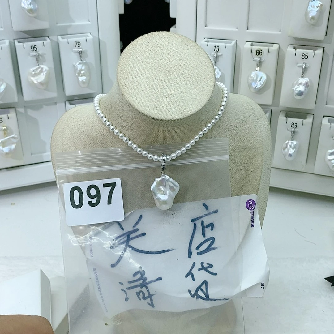 淡水珍珠颈饰合金