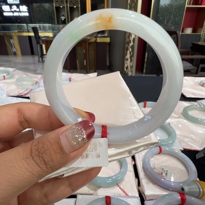 翡翠未镶嵌手镯飘黄翡5556