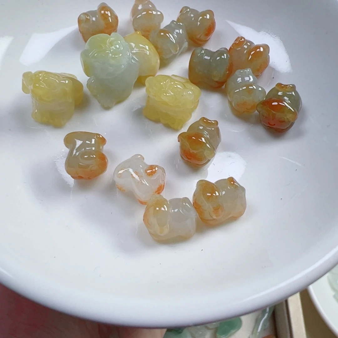翡翠散珠通孔小狗一个可挑。多样性发货