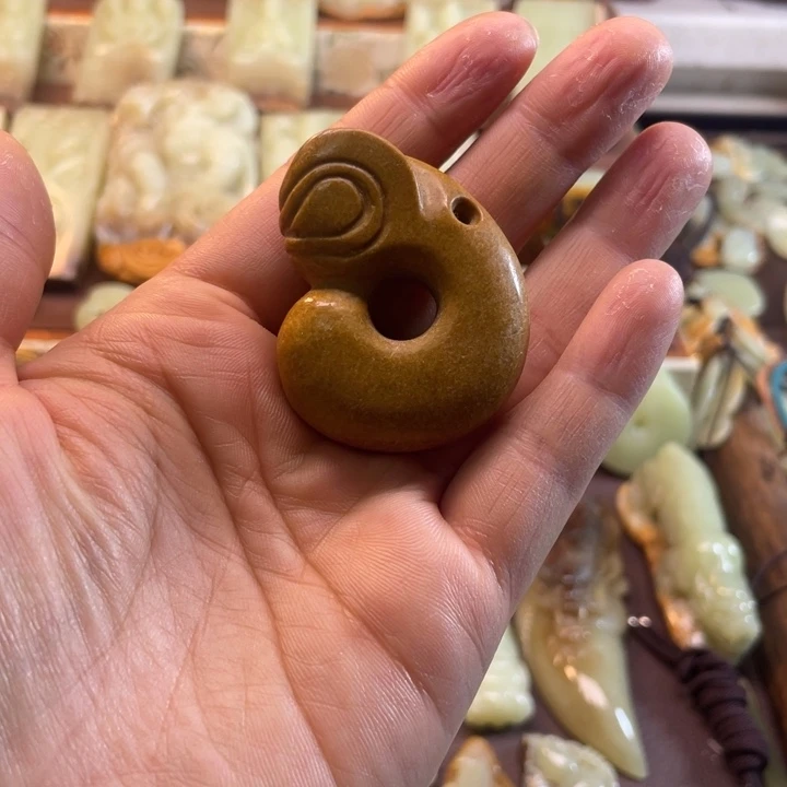 岫岩河磨玉（透闪石质玉）未镶嵌颈饰