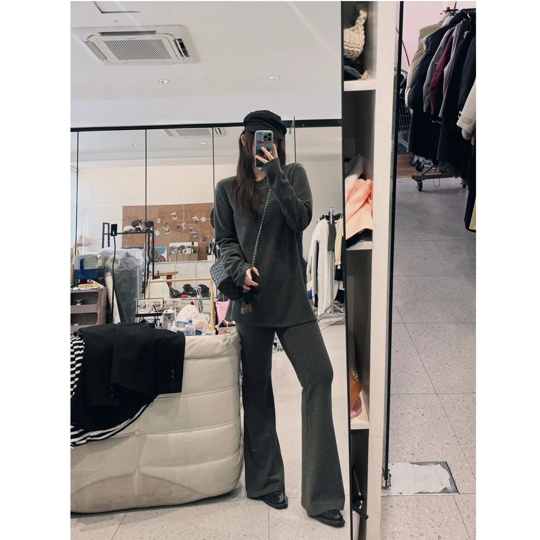 晶咕【穿搭舒适区】百搭圆领纯色宽松上衣+高腰微喇显瘦休闲裤