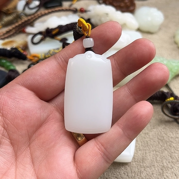 和田玉未镶嵌颈饰吟**兄