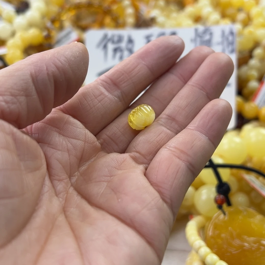 琥珀珠宝奇石未镶嵌