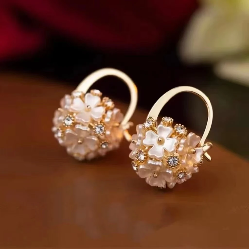 铜合金合成锆石耳饰 【花漾】气质百搭时尚轻奢简约精致设计感耳饰