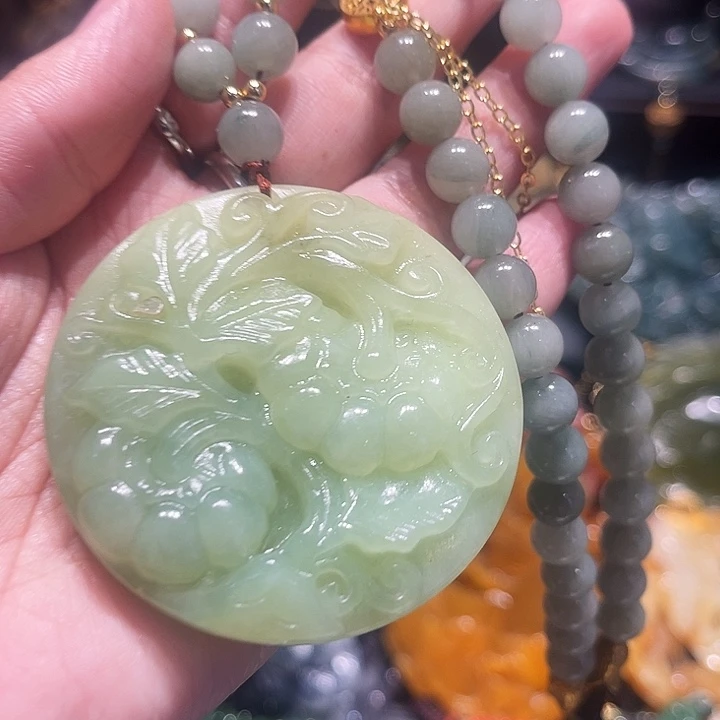 蛇纹石玉未镶嵌颈饰