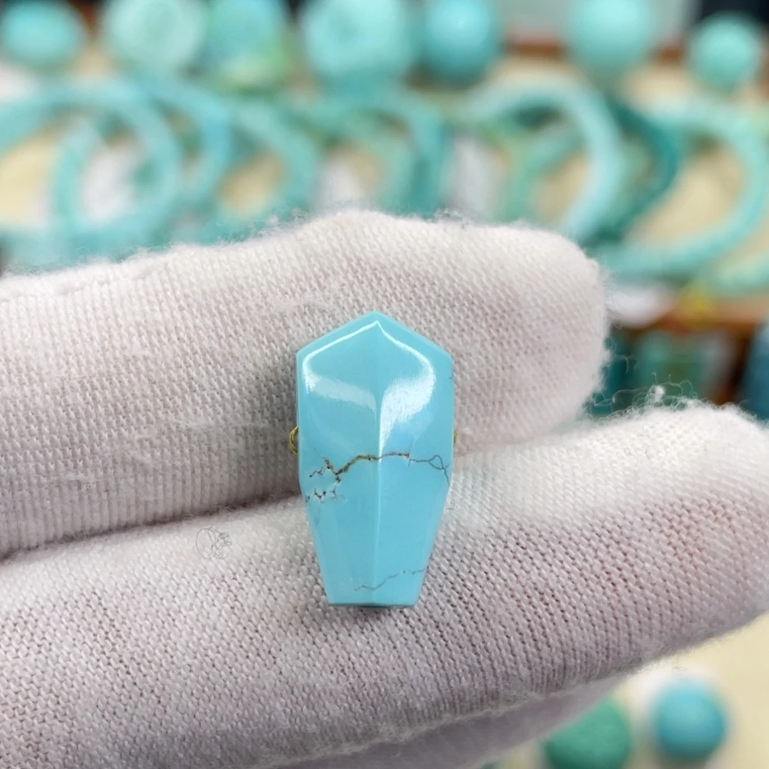 绿松石未镶嵌挂件