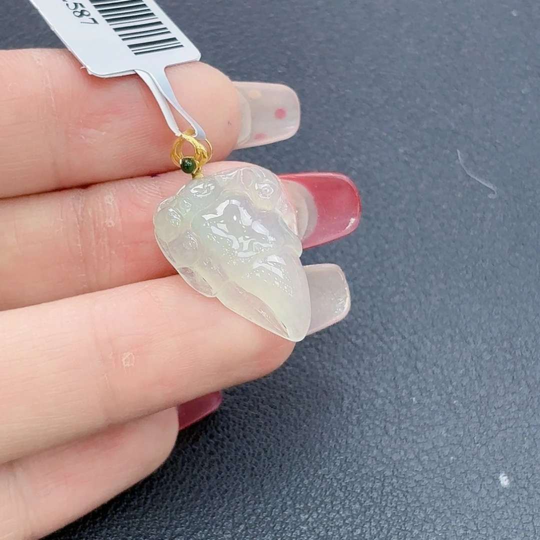 翡翠颈饰18K金镶嵌蟹铅吊坠