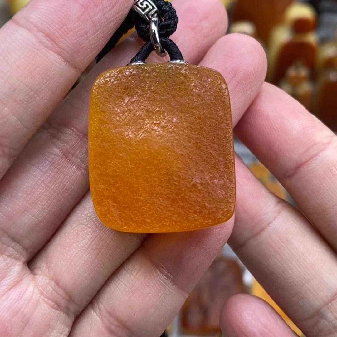 蜜蜡未镶嵌珠宝奇石