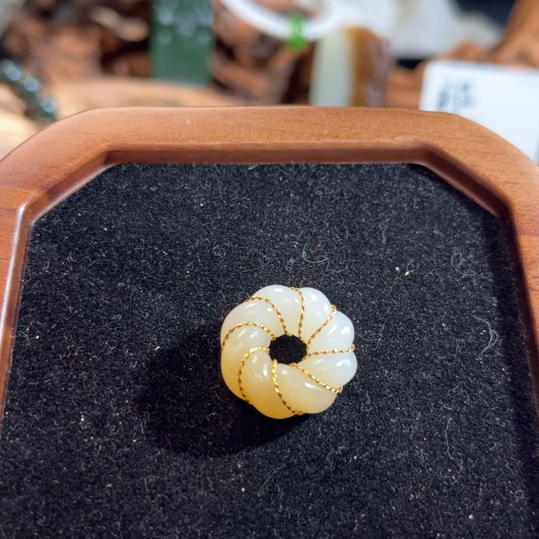 和田玉18K金镶嵌颈饰