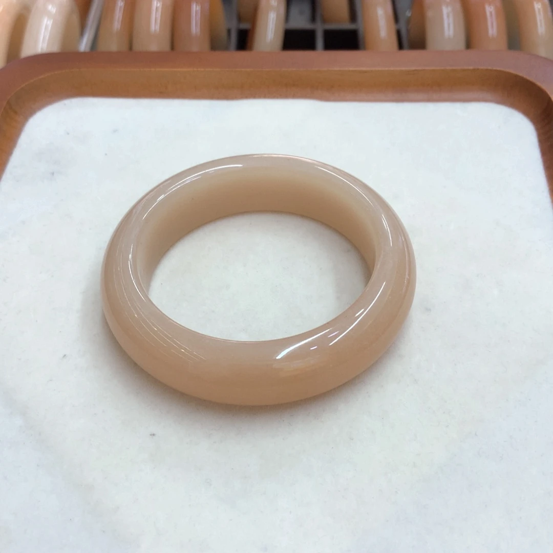 石英岩玉手镯未镶嵌