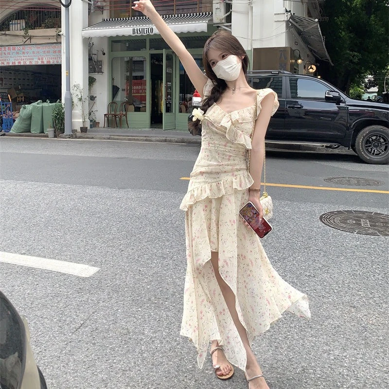 气质显瘦不规则短裙温柔风碎花裙夏季小清新无袖小众收腰连衣裙