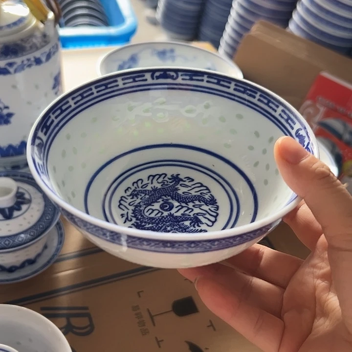 青花玲珑的6寸小面碗