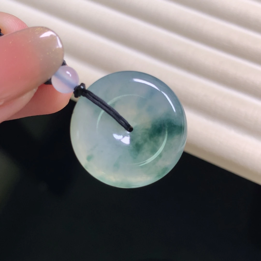 翡翠颈饰未镶嵌扣子