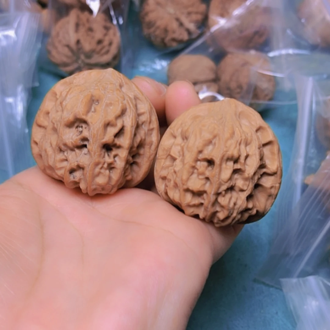 【闪购商品】把件核桃39靠山王修尖