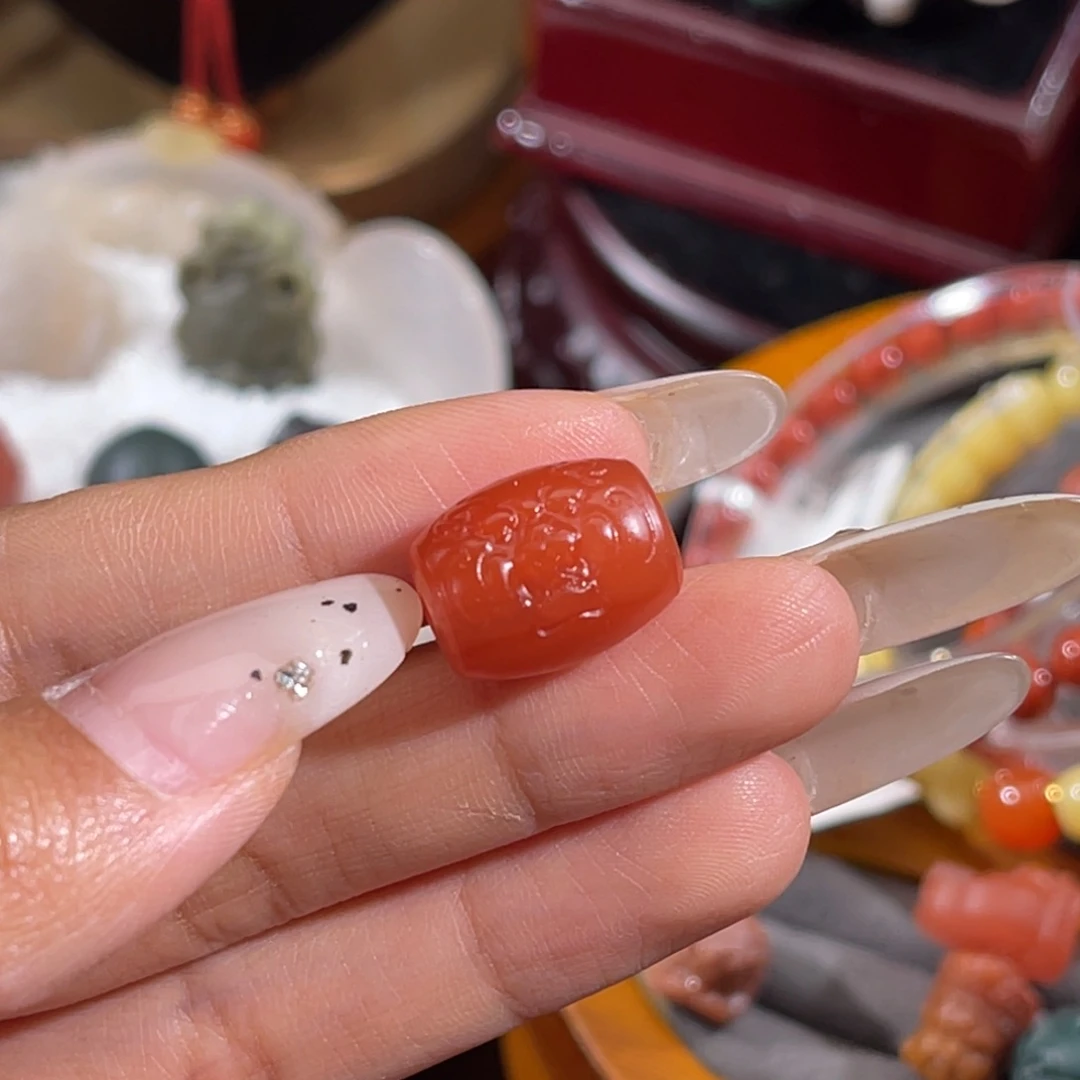 南红玛瑙守护兽面桶珠 12x15.4mm未镶嵌