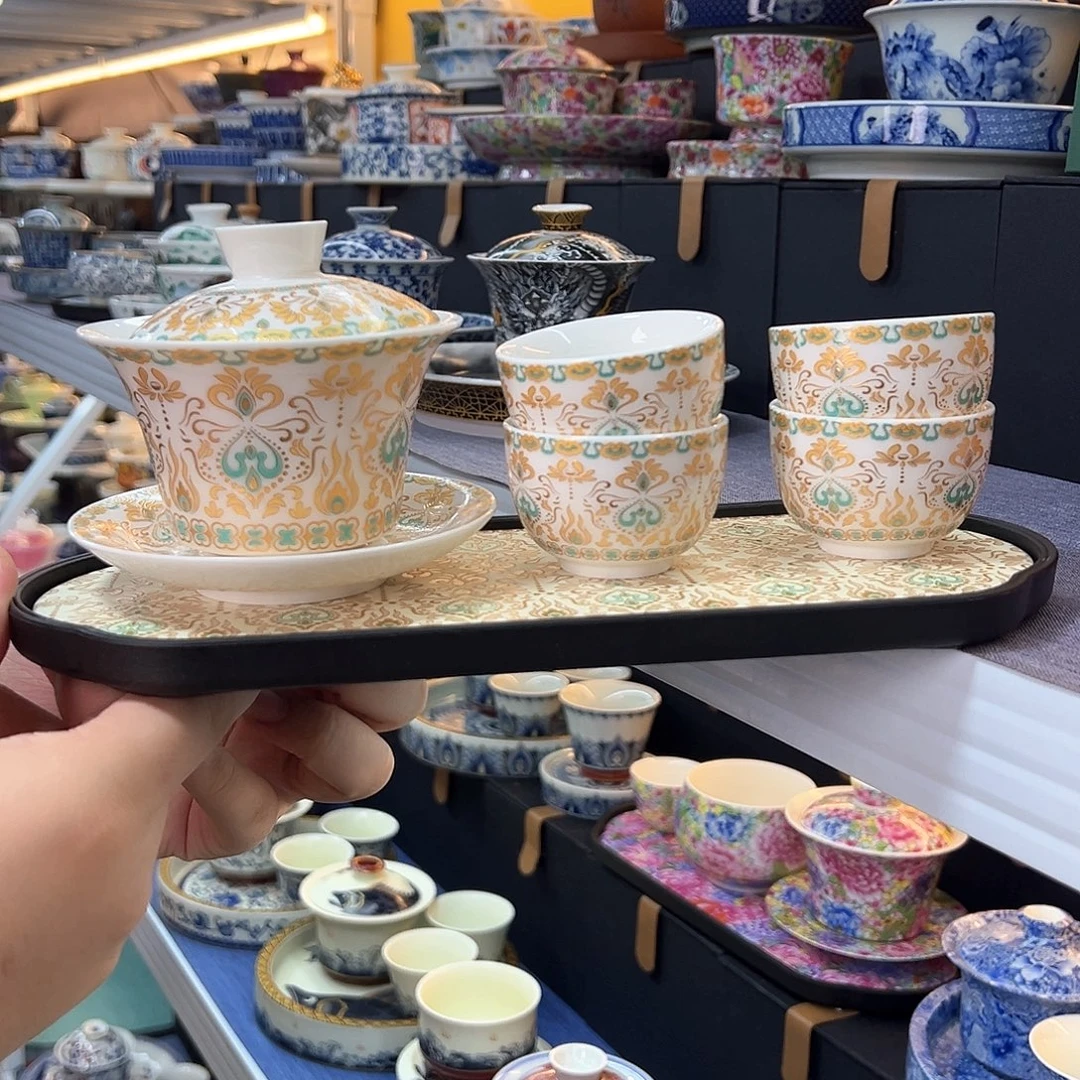 盖碗里的水煮开后放入