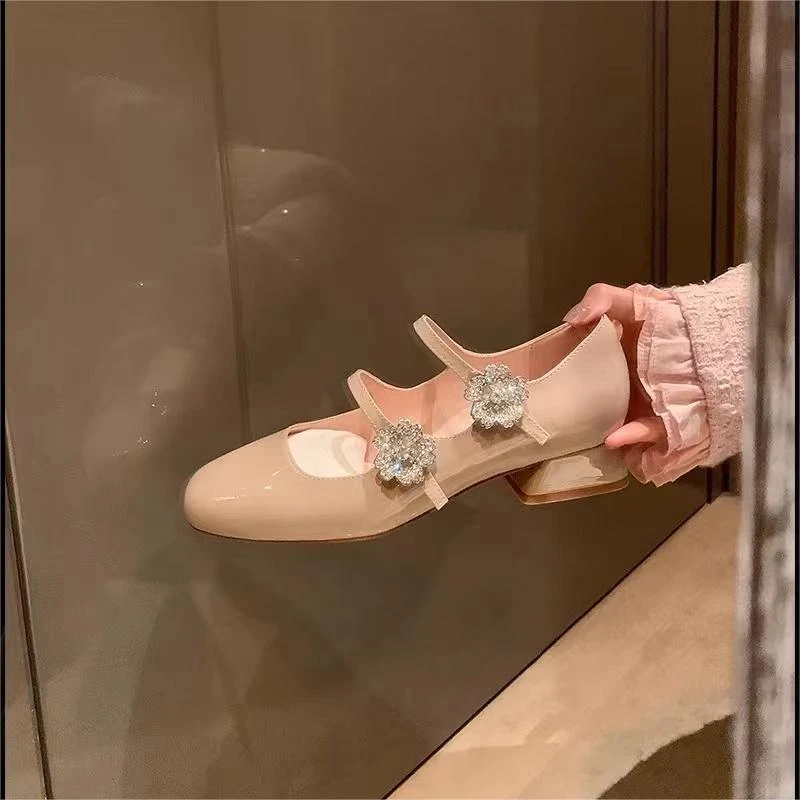 惠东易鑫达在逃公主_法式方头水钻花钻粗跟玛丽珍单鞋女婚鞋同款