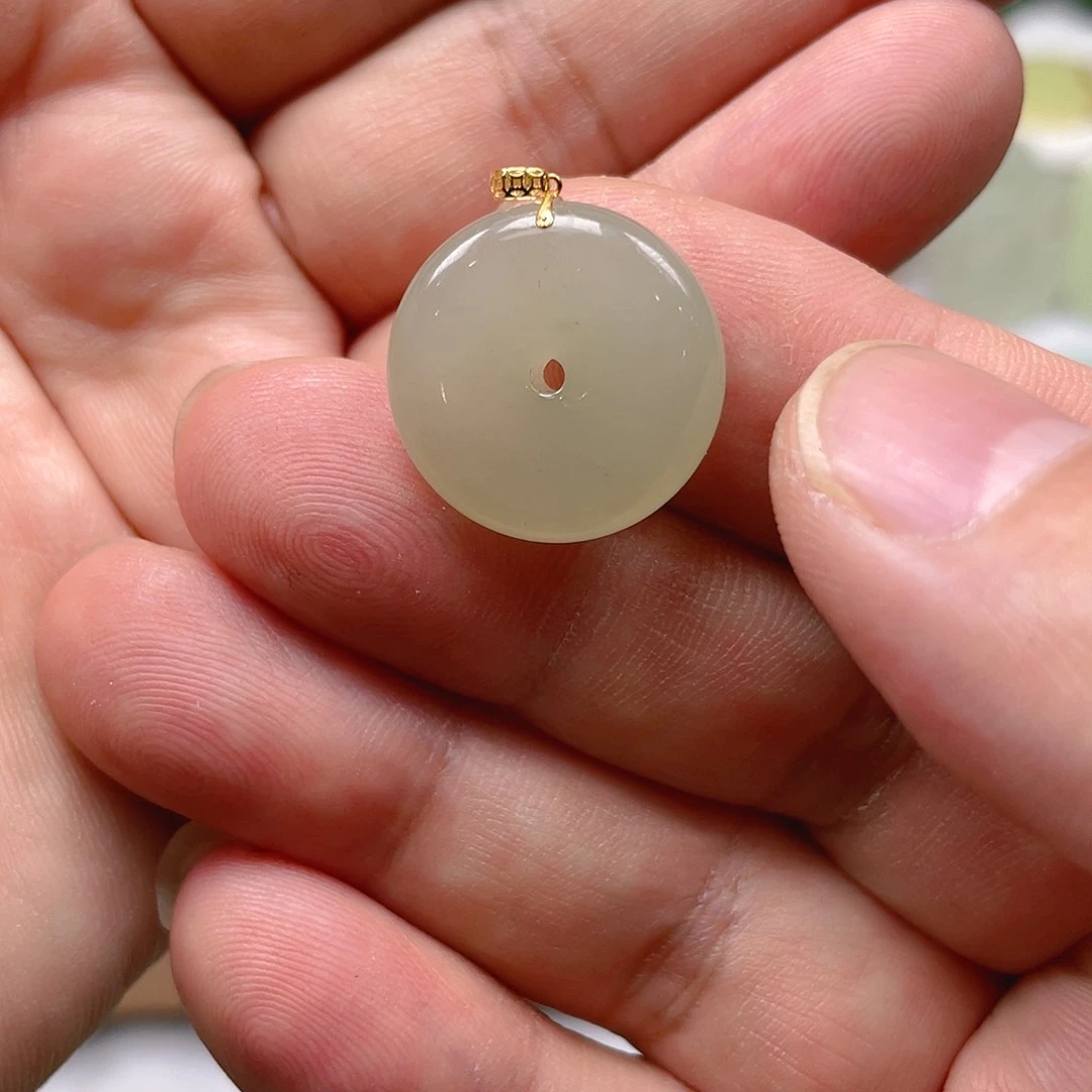 和田玉颈饰18K金镶嵌