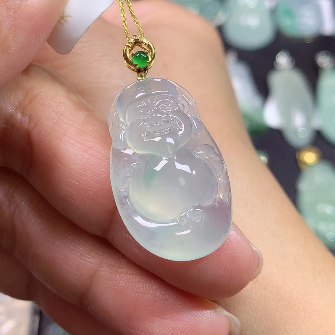 翡翠18K金镶嵌颈饰财神一刀切