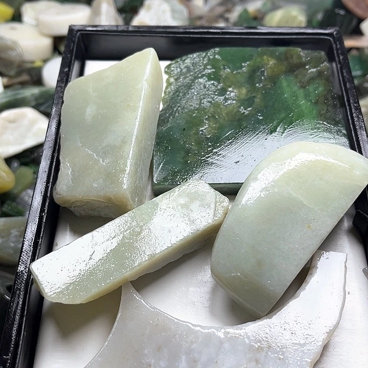 和田玉（糖玉）和田玉边角料9K金镶嵌刃