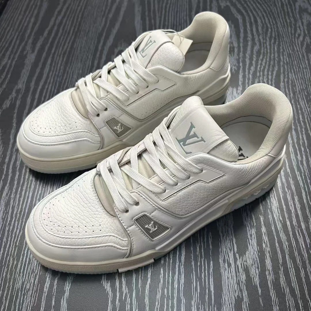 95新 LouisVuitton/路易威登 白水泥Trainer板鞋41.5欧Lb897