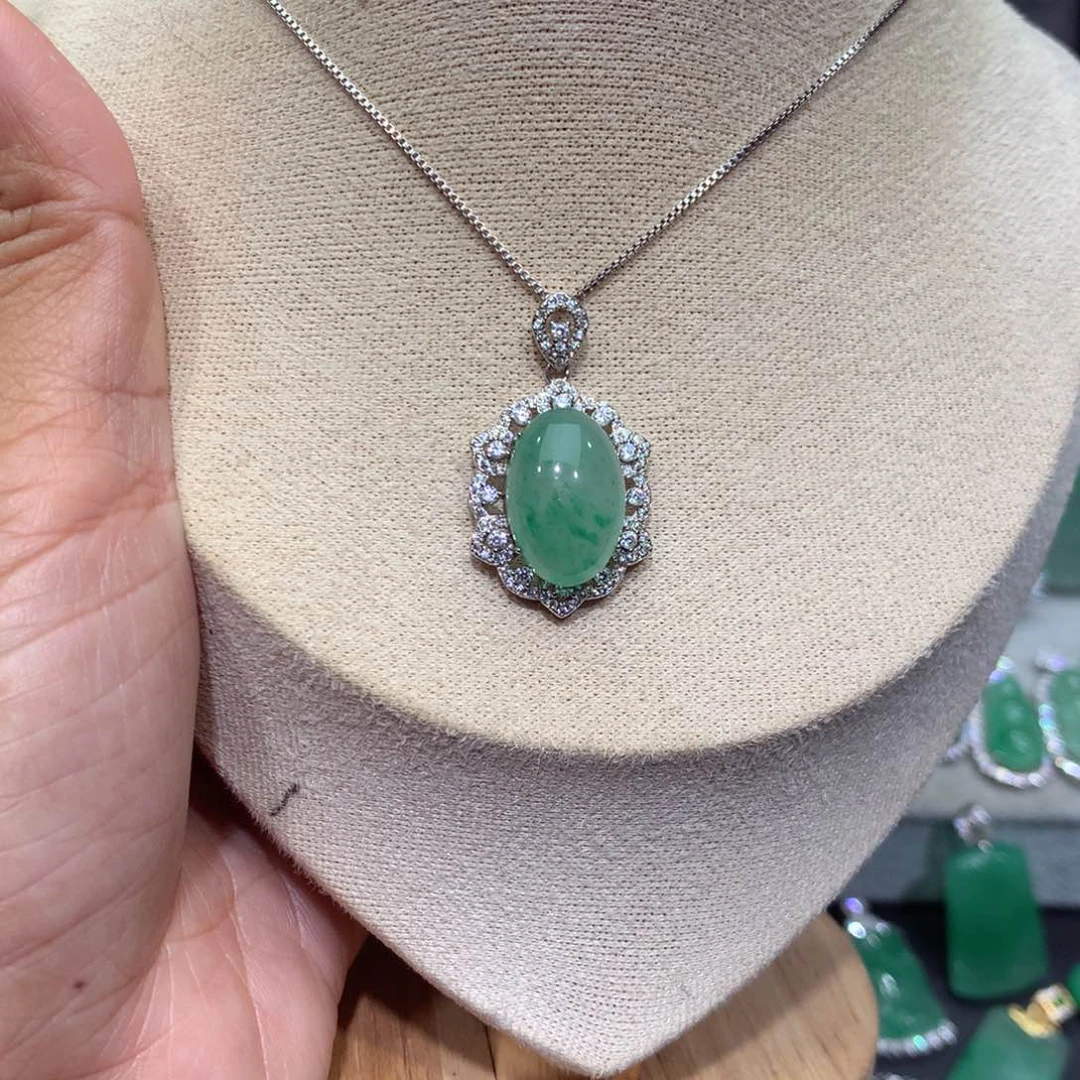 颈饰银S925镶嵌石英质玉（非洲翠）