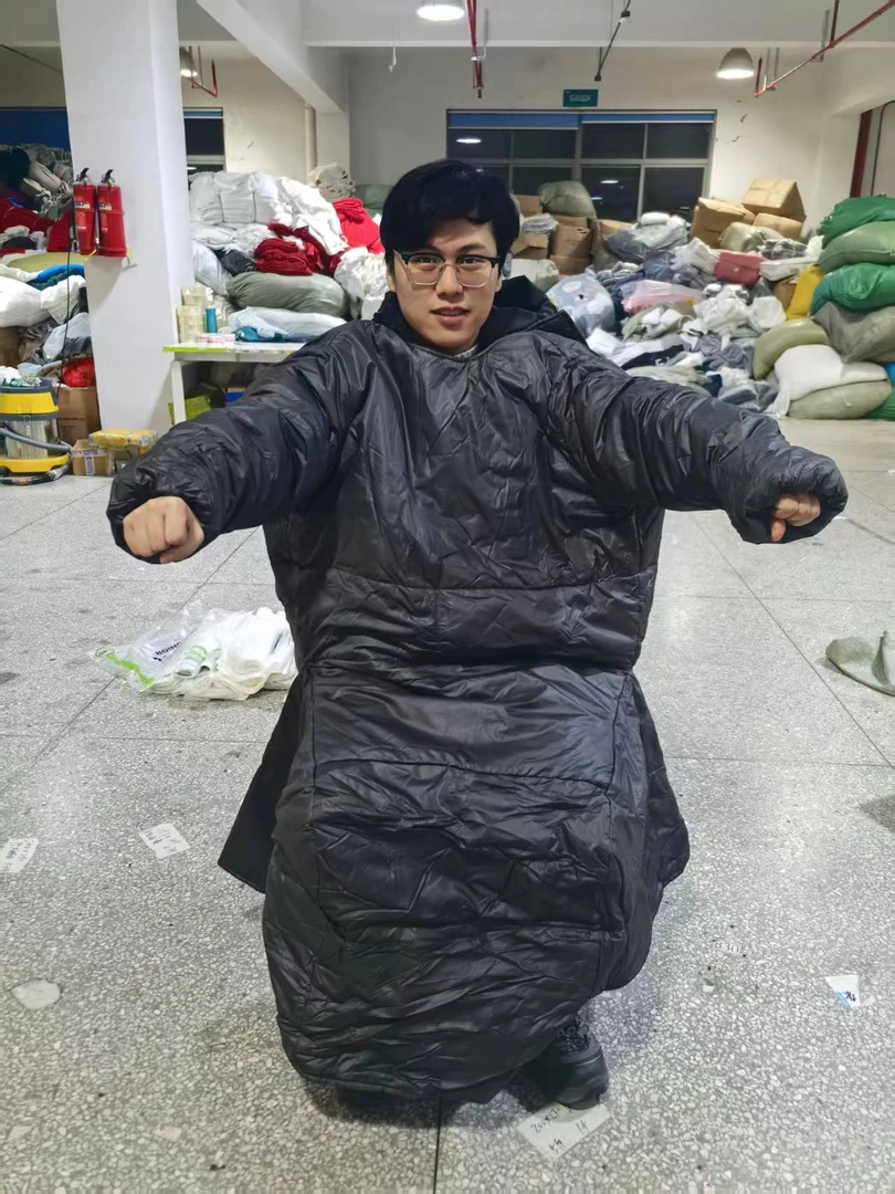《厚广家》3楼杂款骑行挡风衣 发1件，不挑色