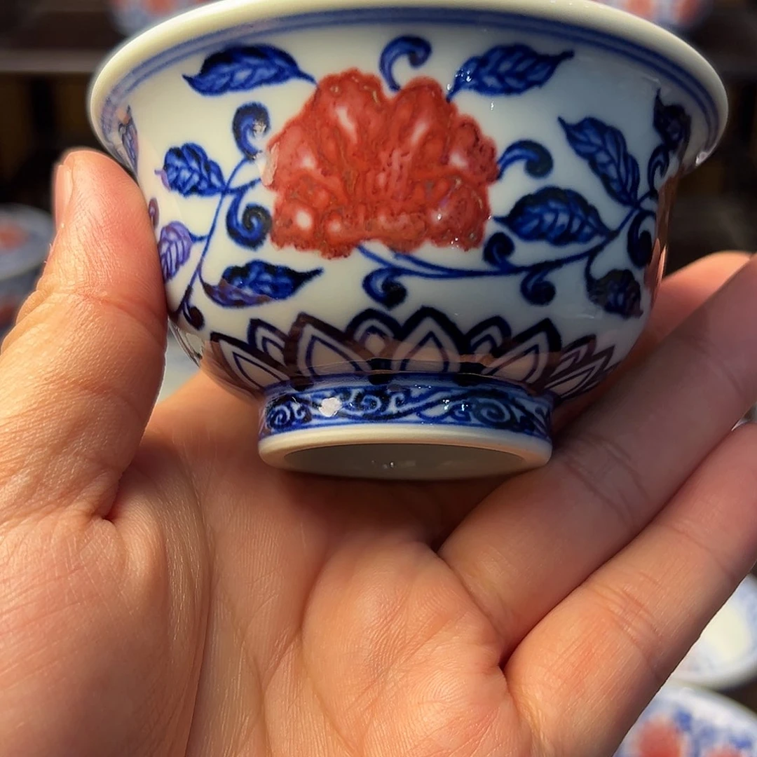 青花釉里红压手杯活动款