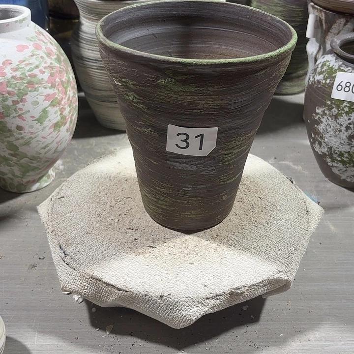 摆件陶高18，口15.5，，有孔，瑕疵处理口不圆，31