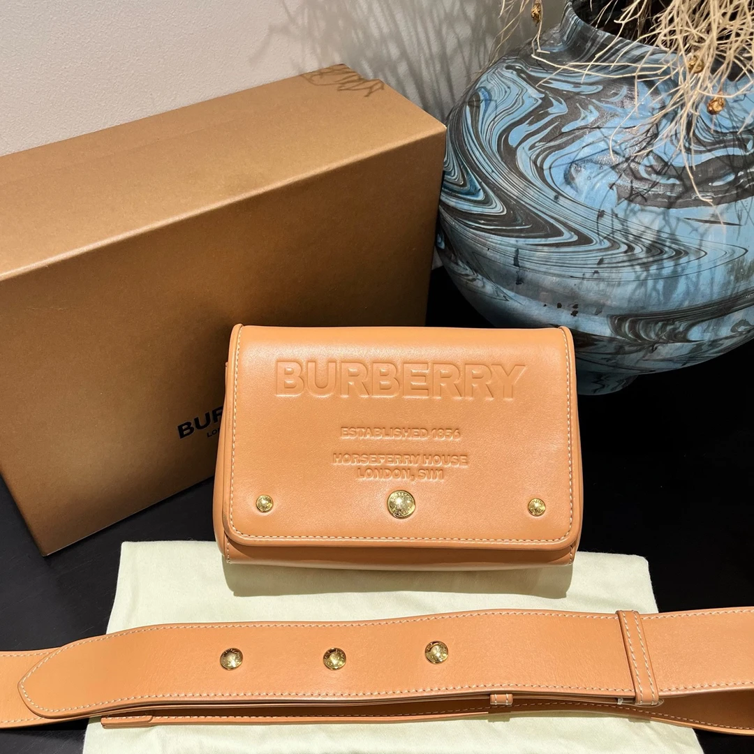 95新 BURBERRY/博柏利 卡其色斜挎包 16403702