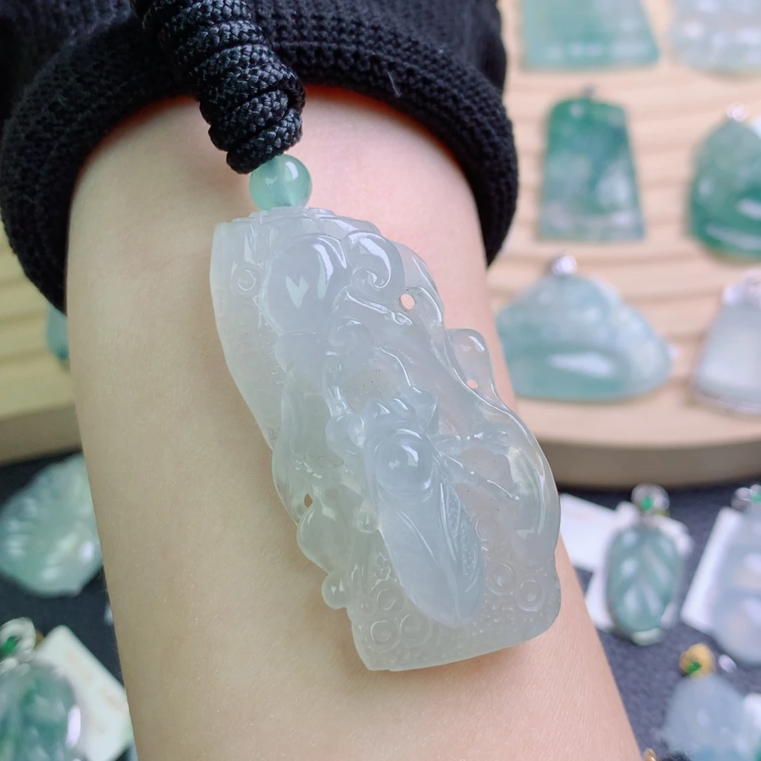 幸***满翡翠未镶嵌颈饰吊坠