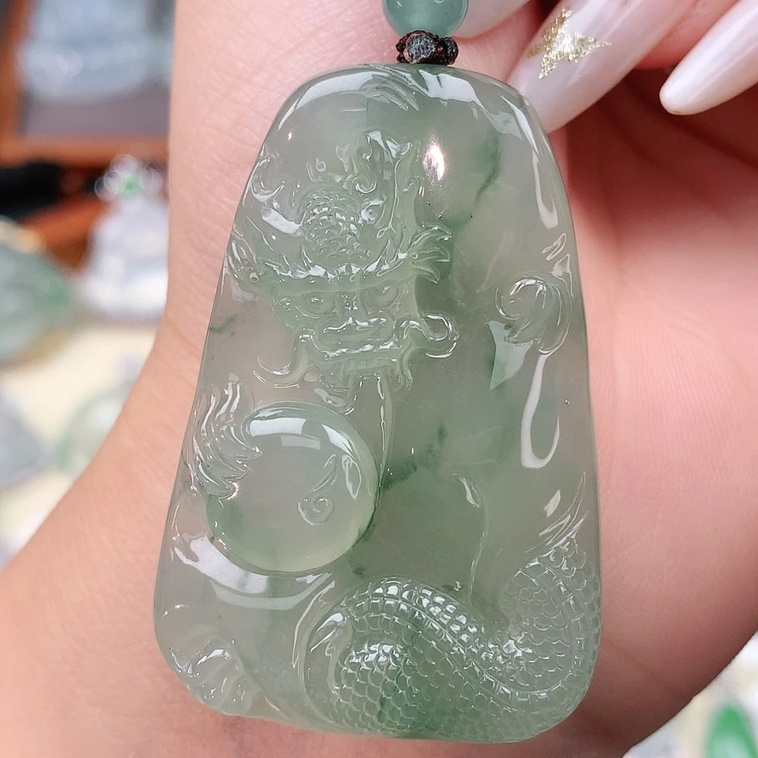 颈饰未镶嵌翡翠龙牌