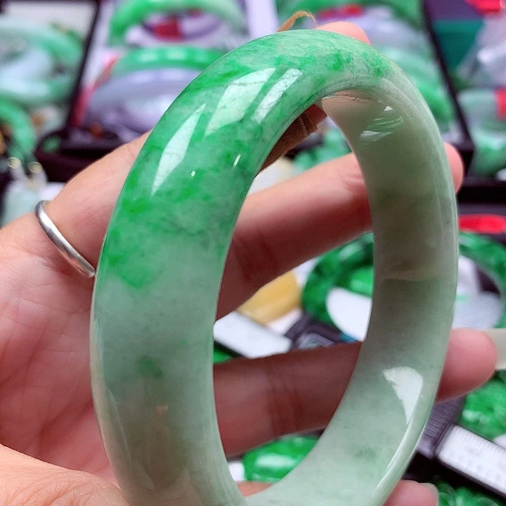 翡翠未镶嵌手镯翡翠