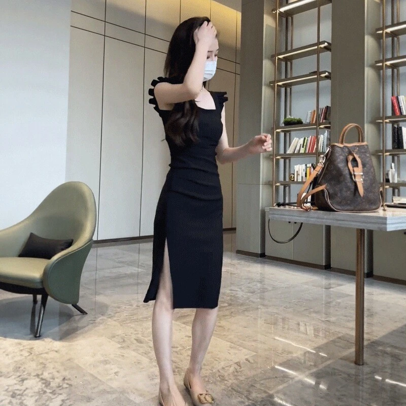 2025夏季新款法式设计感木耳边吊带连衣裙女中长款气质开叉小黑裙