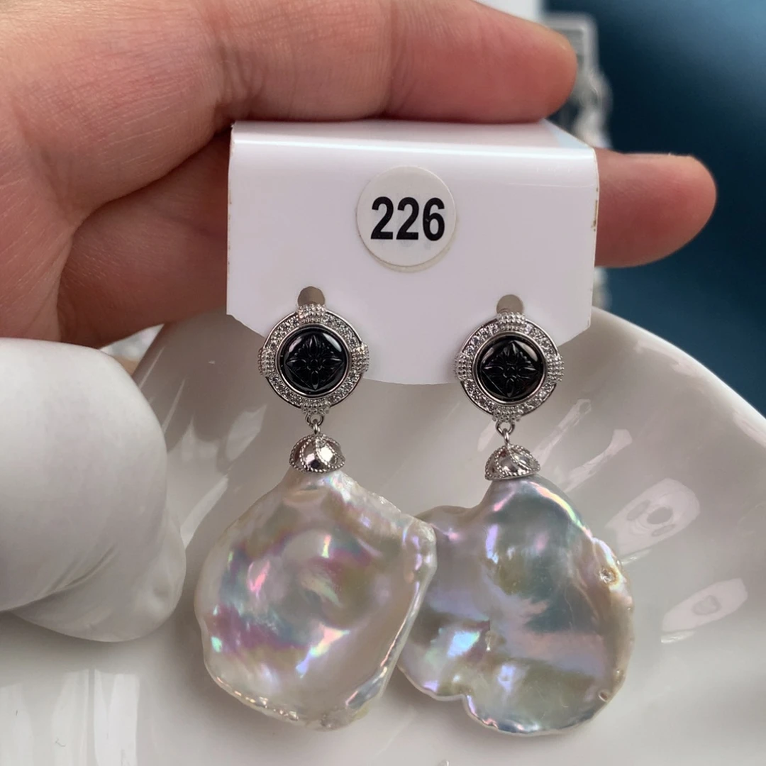 刘***美无非金属巴洛克花瓣耳饰