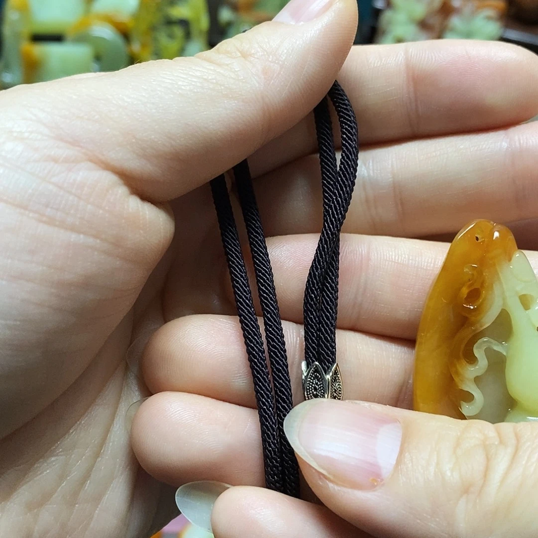 淡***笑岫玉未镶嵌吊坠(赠链)