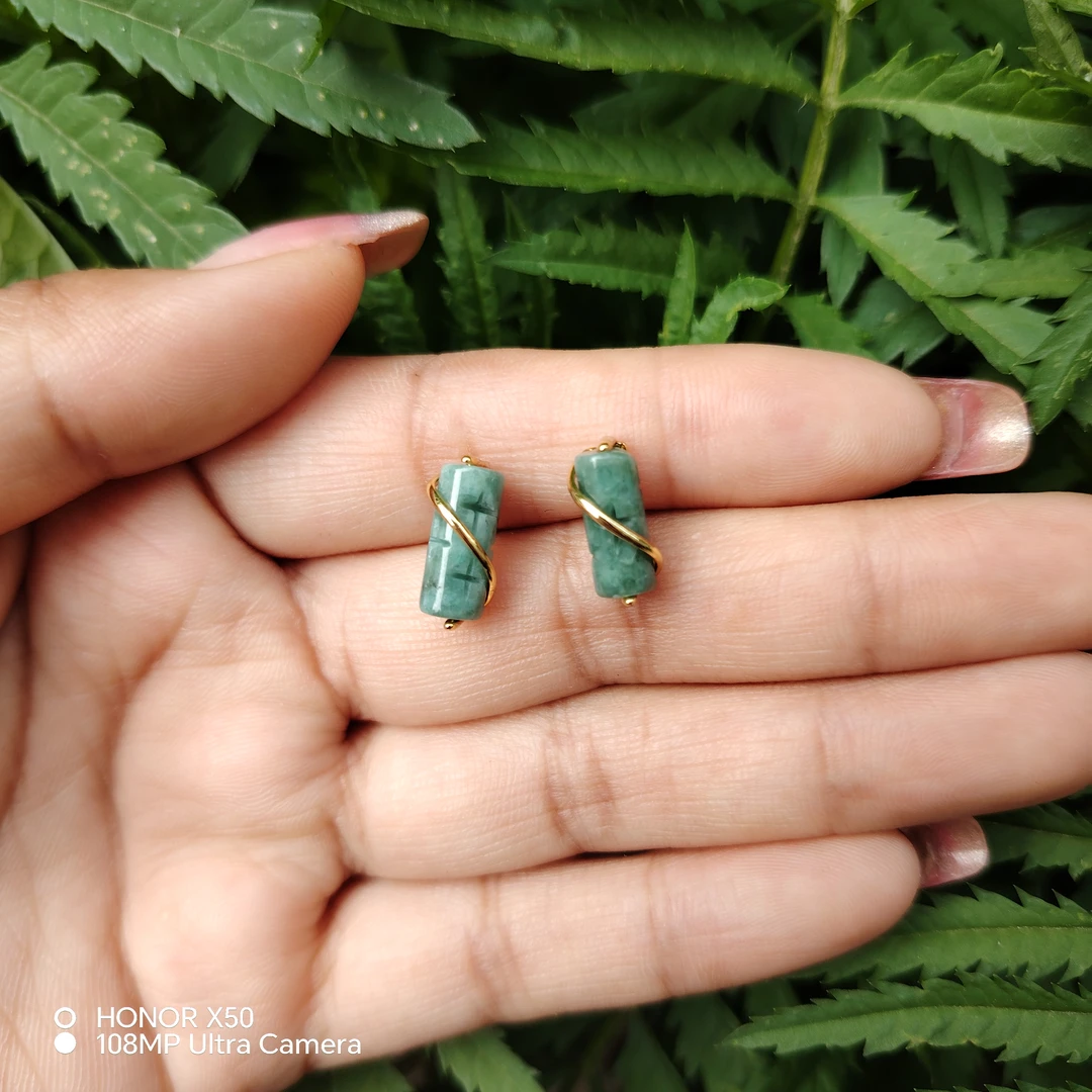 尼泊尔黄铜材质高档男士休闲百搭手工耳钉女士新款绿色高级金色