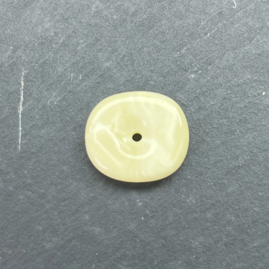 B307天然蜜蜡琥珀妖白花藏扣