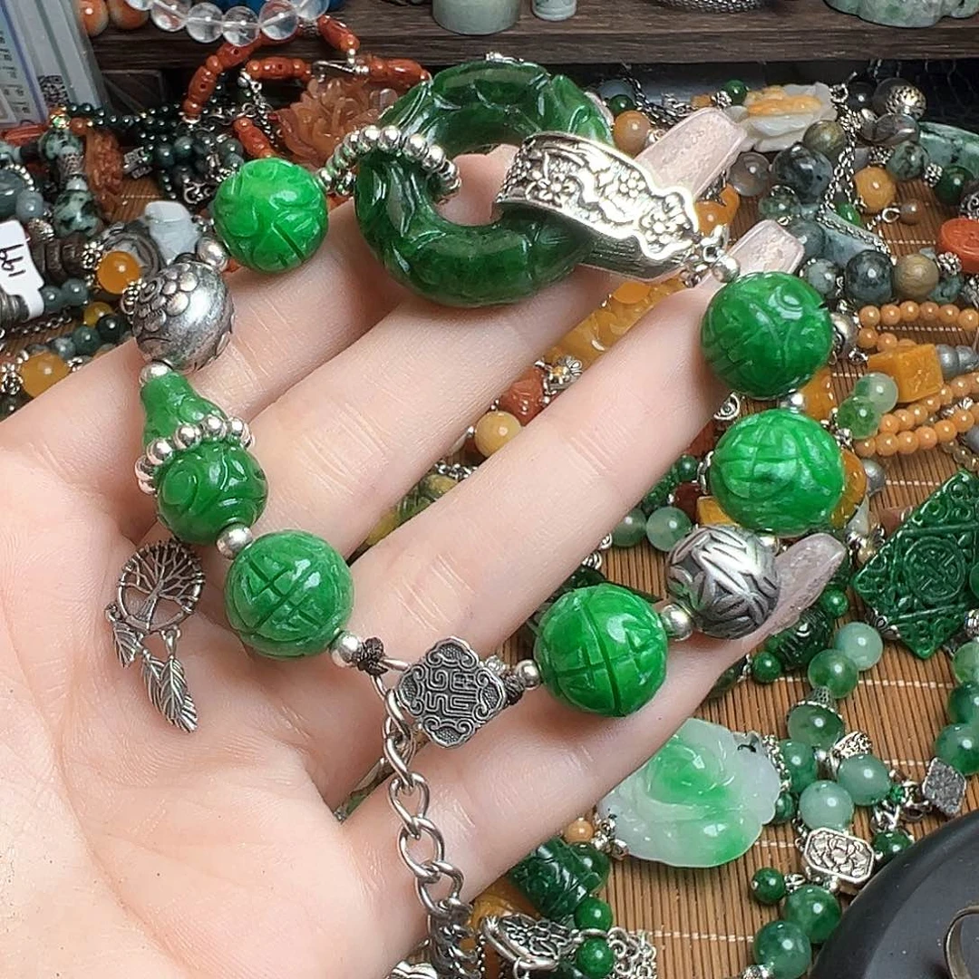 李***白翡翠未镶嵌颈饰吊坠