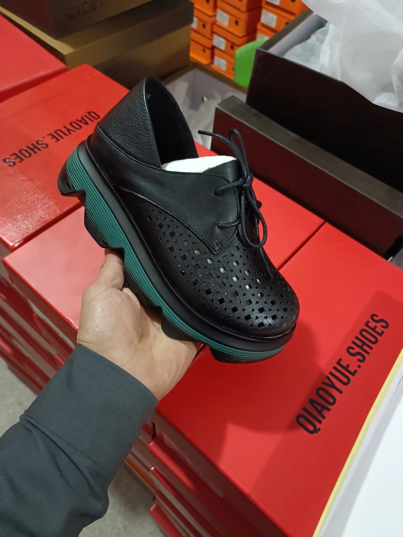 8866头层牛皮复古手工洞洞鞋