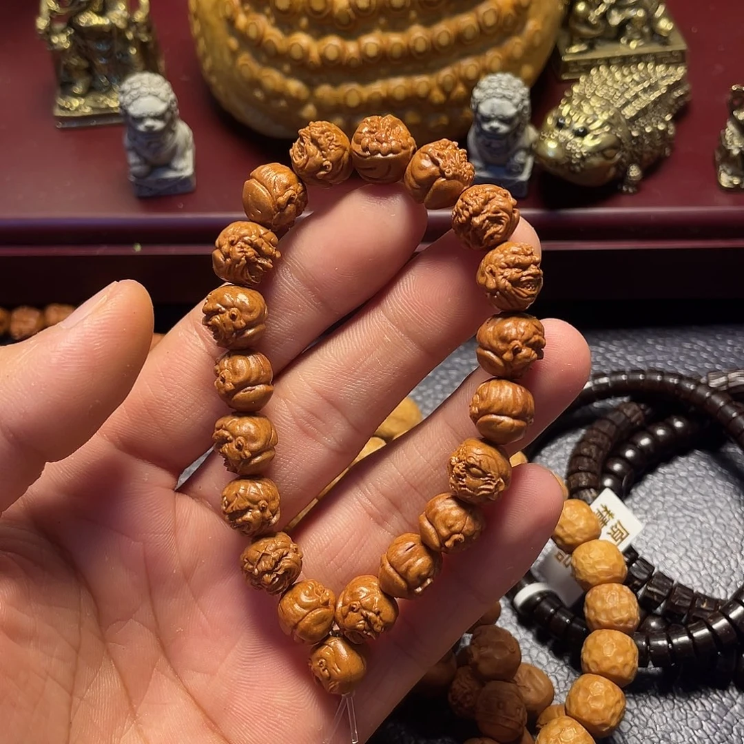龙纹桃核雕刻硬派恶僧