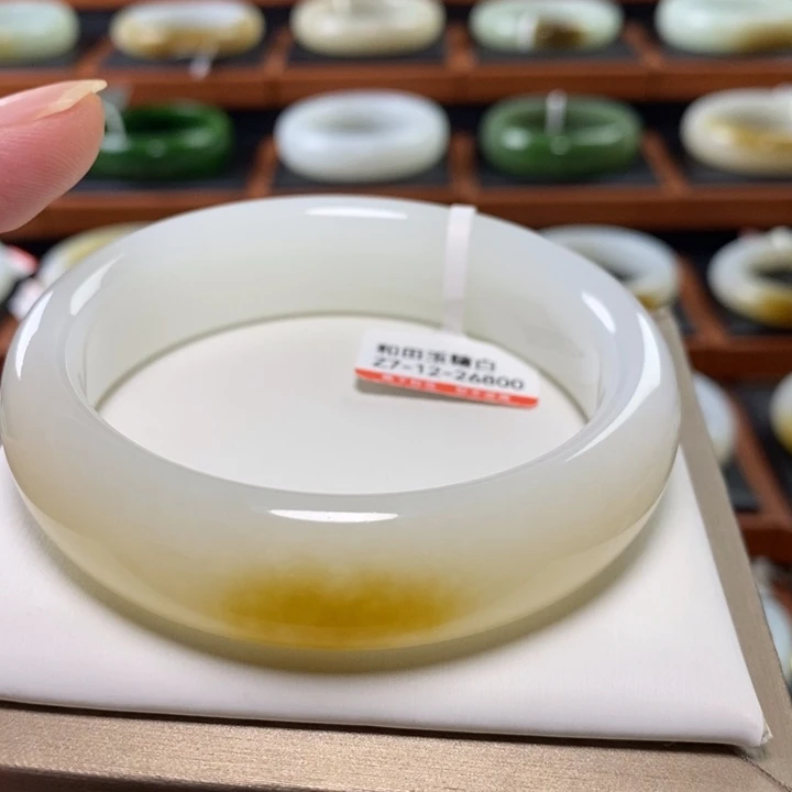 和田玉（糖玉）手镯未镶嵌